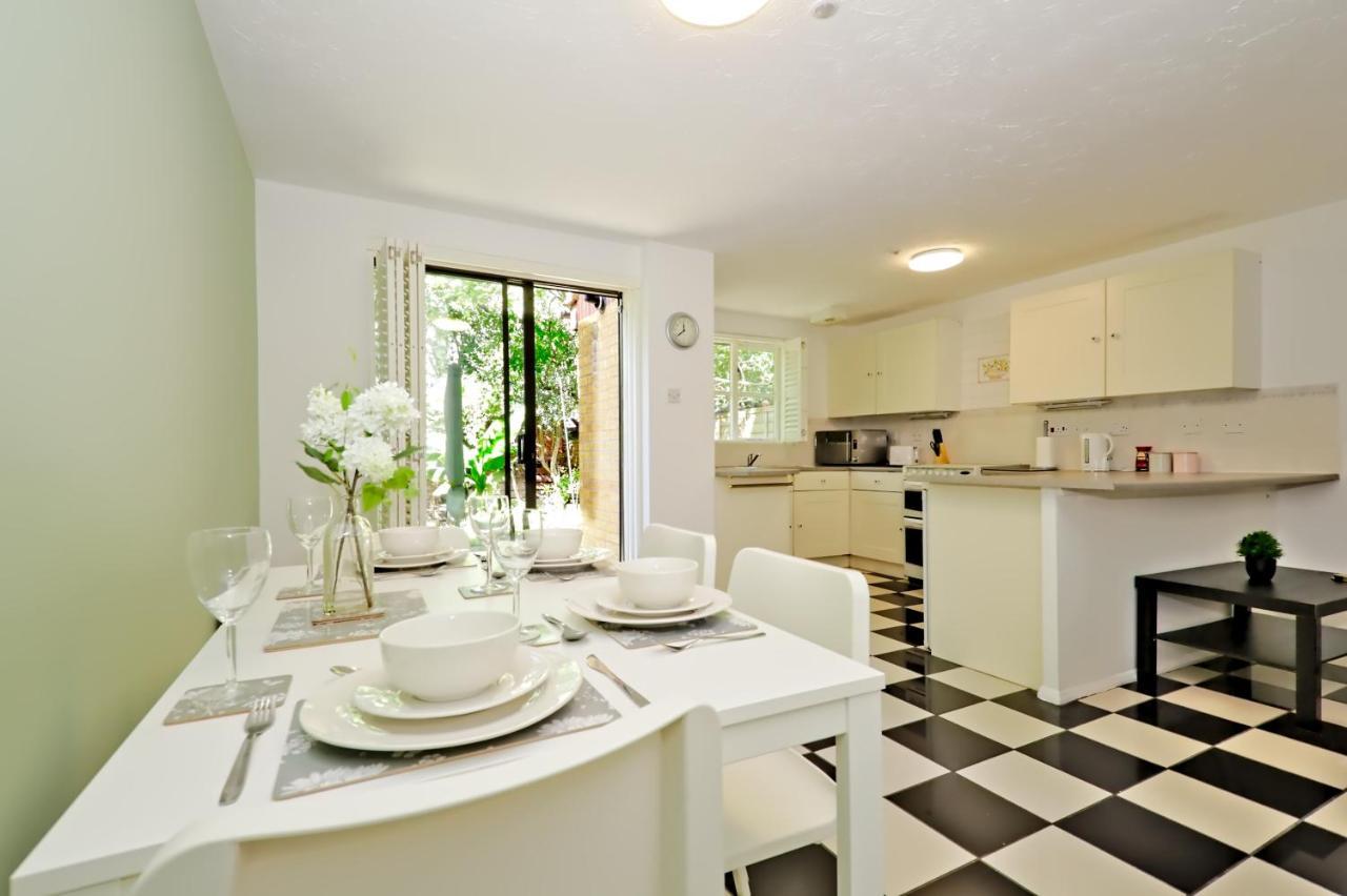 Harlinger Lodge Annexe Londen Buitenkant foto