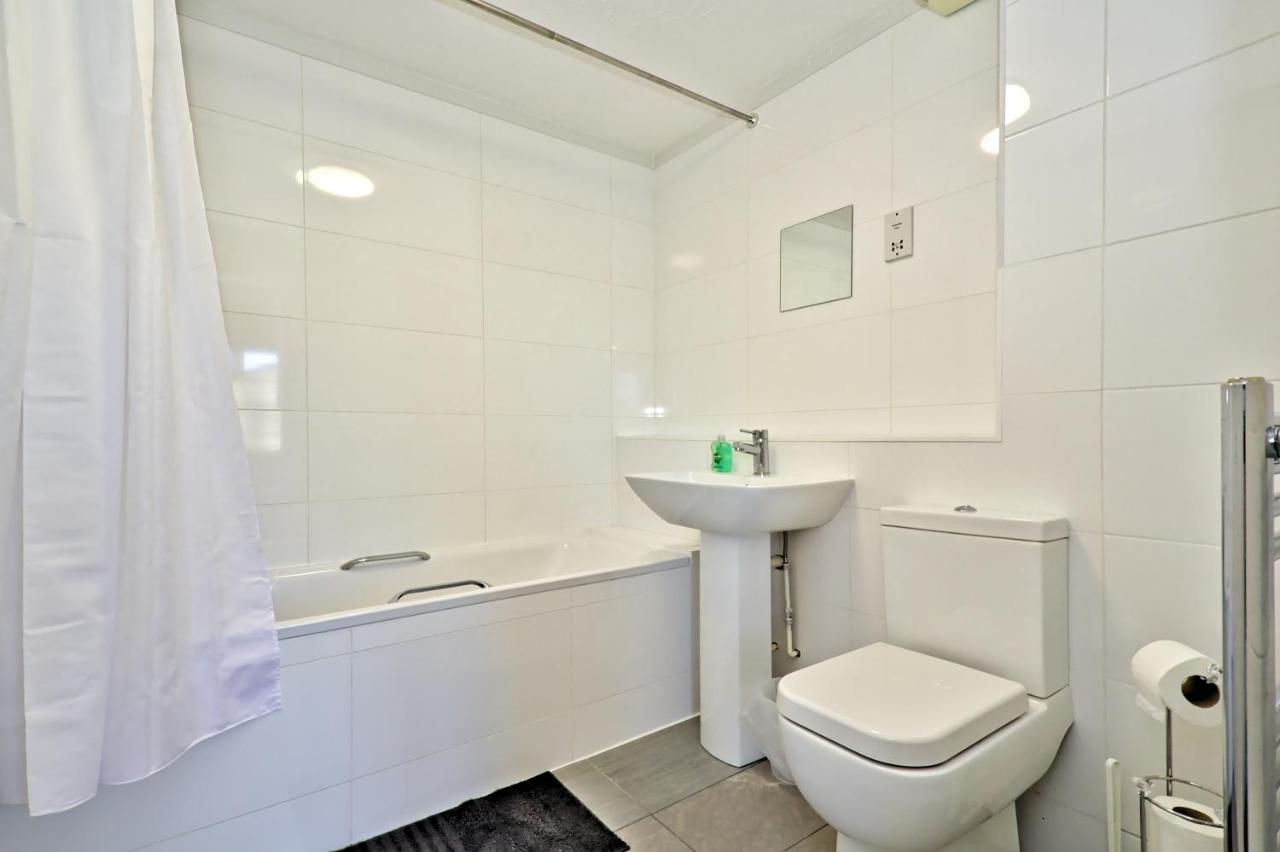 Harlinger Lodge Annexe Londen Buitenkant foto