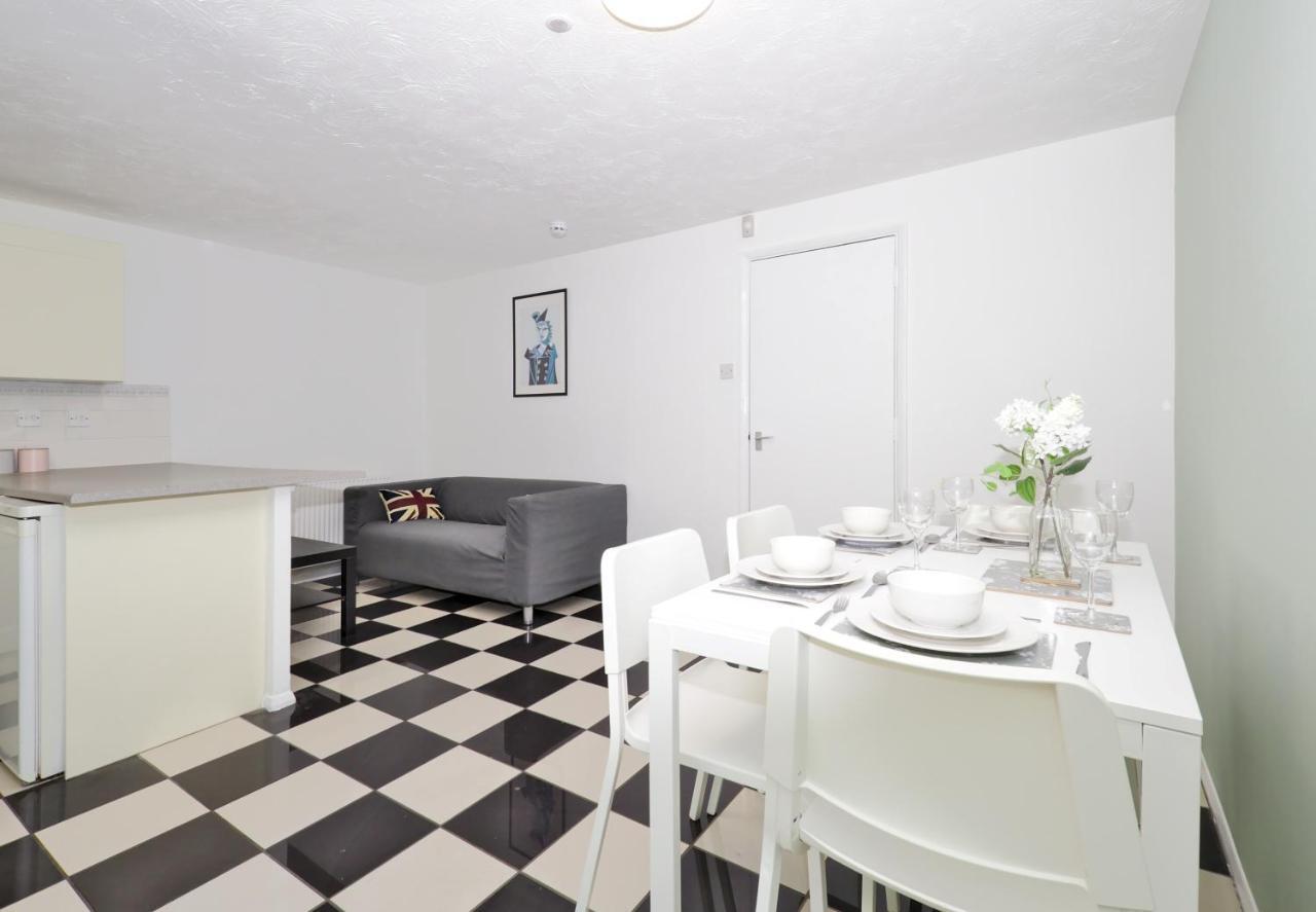 Harlinger Lodge Annexe Londen Buitenkant foto